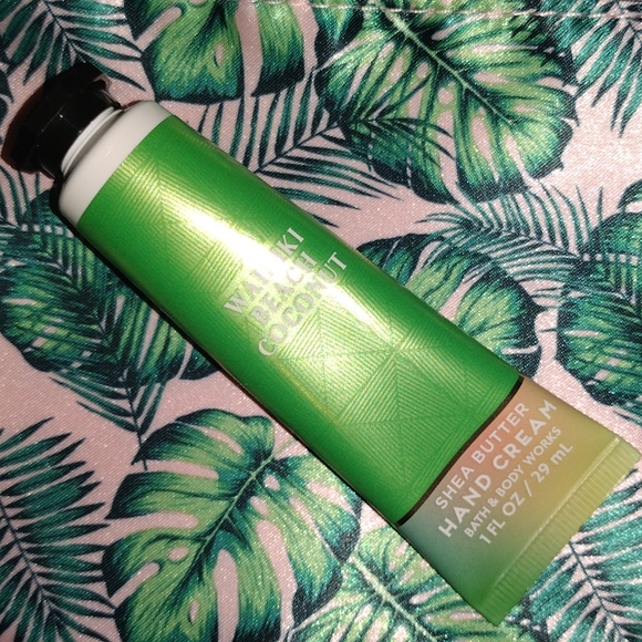 Bath & Body Works Waikiki Beach Coconut Shea Butter Hand Cream 1 fl oz NWT - Picture 1 of 6